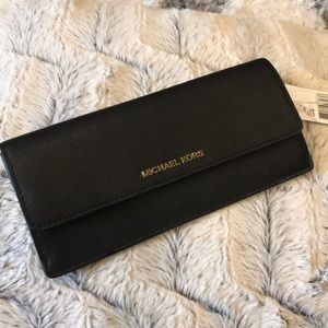 ‼️BRAND NEW‼️Michael Kors Jet Set travel wallet